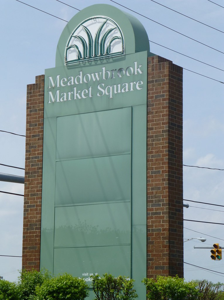 Meadowbrook Market Square in Bedford, Ohio Sign for the ea… Flickr