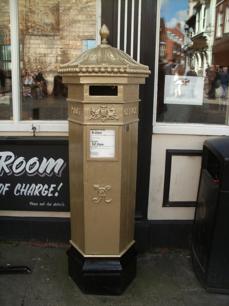 Gold Post Box, Bailgate Post Office, Drury Lane, Lincoln, … Flickr