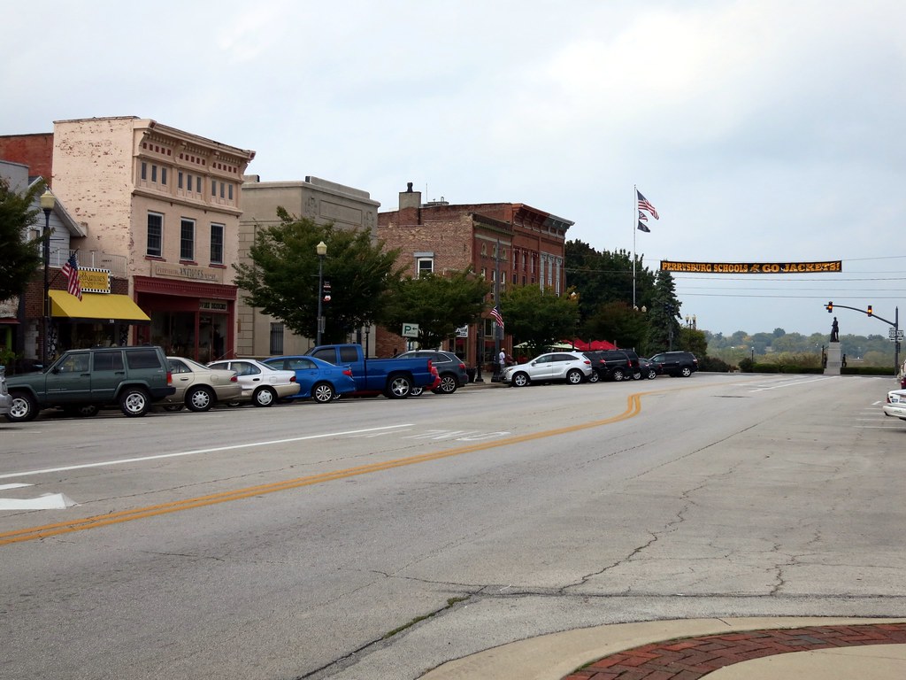 Downtonw Perrysburg, Ohio Louisiana Ave/US 20 looking tow… Flickr