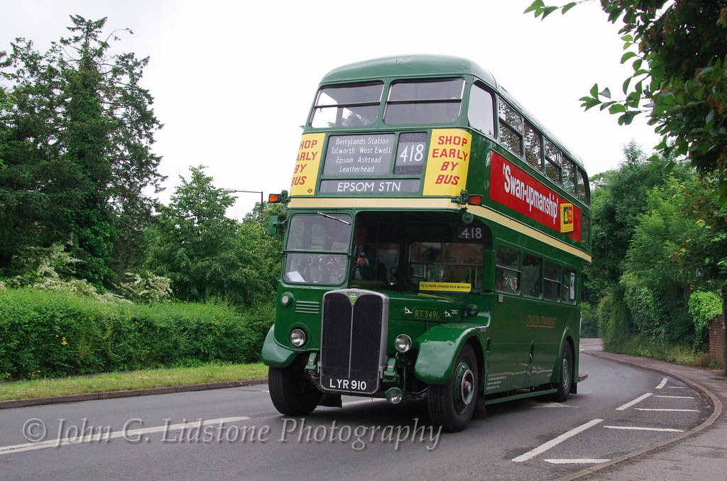 London Transport Country Area AEC Regent III / Park Royal … Flickr