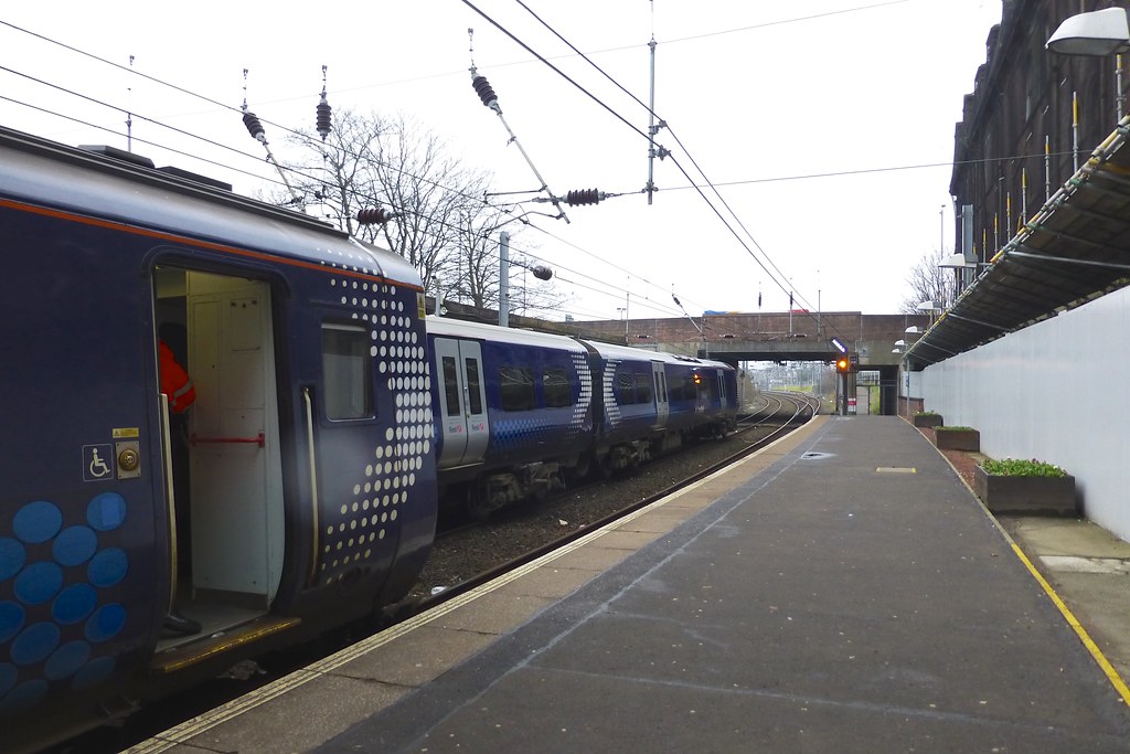 Ayr Station, looking south. Girvan train about to leave Pl… Flickr