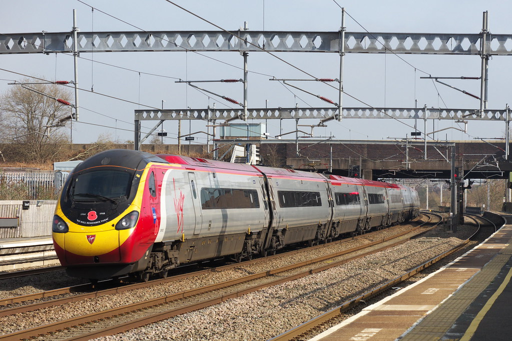Tamworth Low Level 1A32 12.15 Manchester Piccadilly to Lon… Flickr