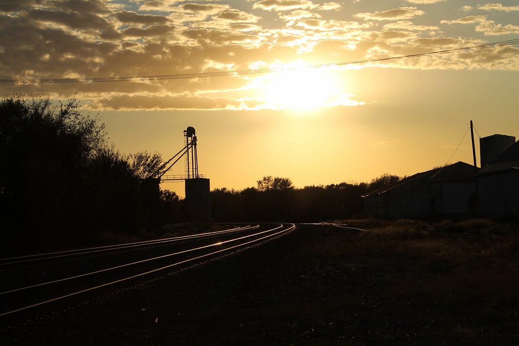 Sunset over the Transcon!! Sunset at La Plata Mo on the BN… Flickr