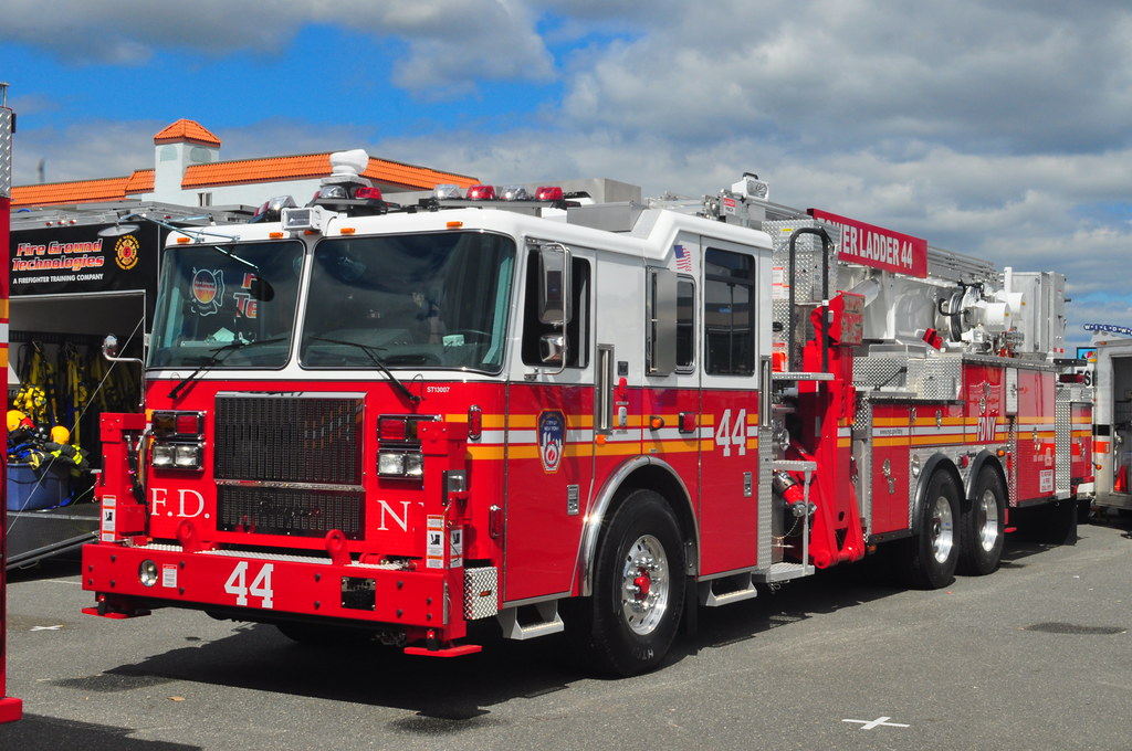 FDNY Tower Ladder 44 2013 Seagrave 95' Aerialscope tower l