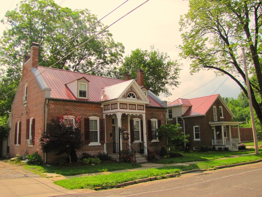 Brick cottages in Hermann Historic Hermann, Missouri. Flickr