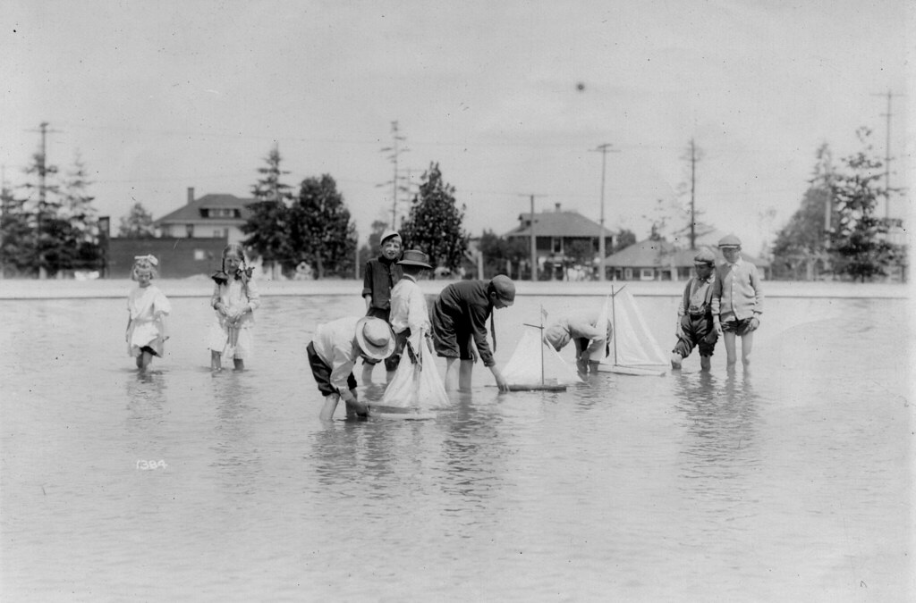 Hiawatha Playfield wading pool, 1912 Item 29282, Don Sherw… Flickr