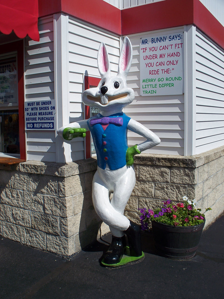OH Brooklyn Memphis Kiddie Park Rabbit Rabbit statue at … Flickr