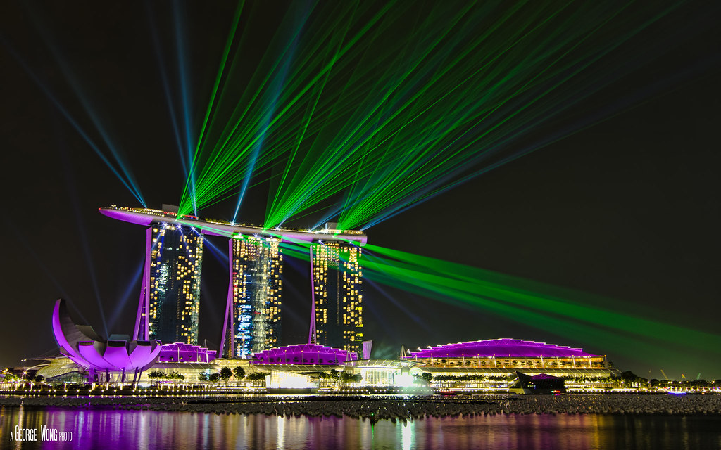 Marina Bay Sands Singapore light show Comprised of 15 manu… Flickr