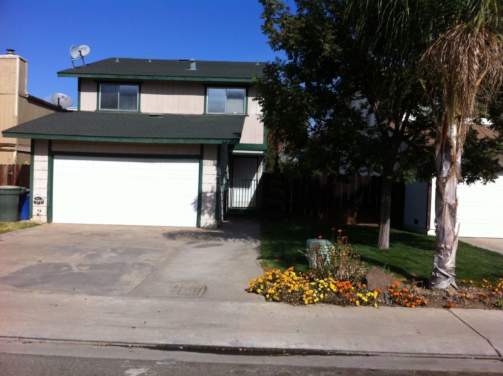 Modesto CA rentals This freshly painted 3 bedroom 2 bath h… Flickr