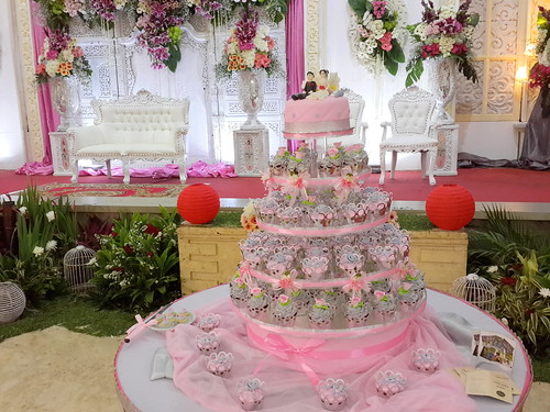 Pink Extravagant Wedding Cake Cupcake Jakarta Outlet