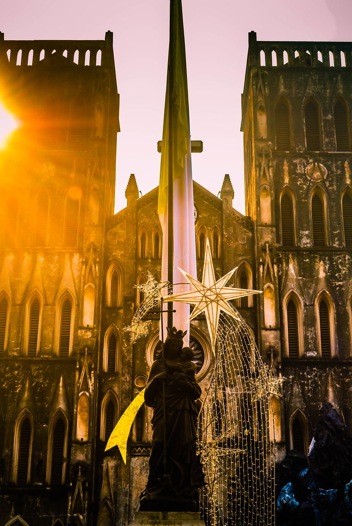 The Queen of Peace Outside the cathedral, as the sun was s… Flickr