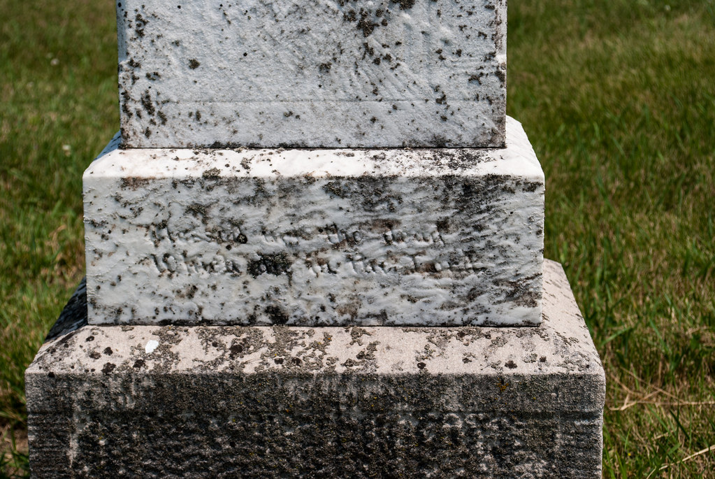 graves60 Altoona Iowa, Older Cemetery northeast of Altoon