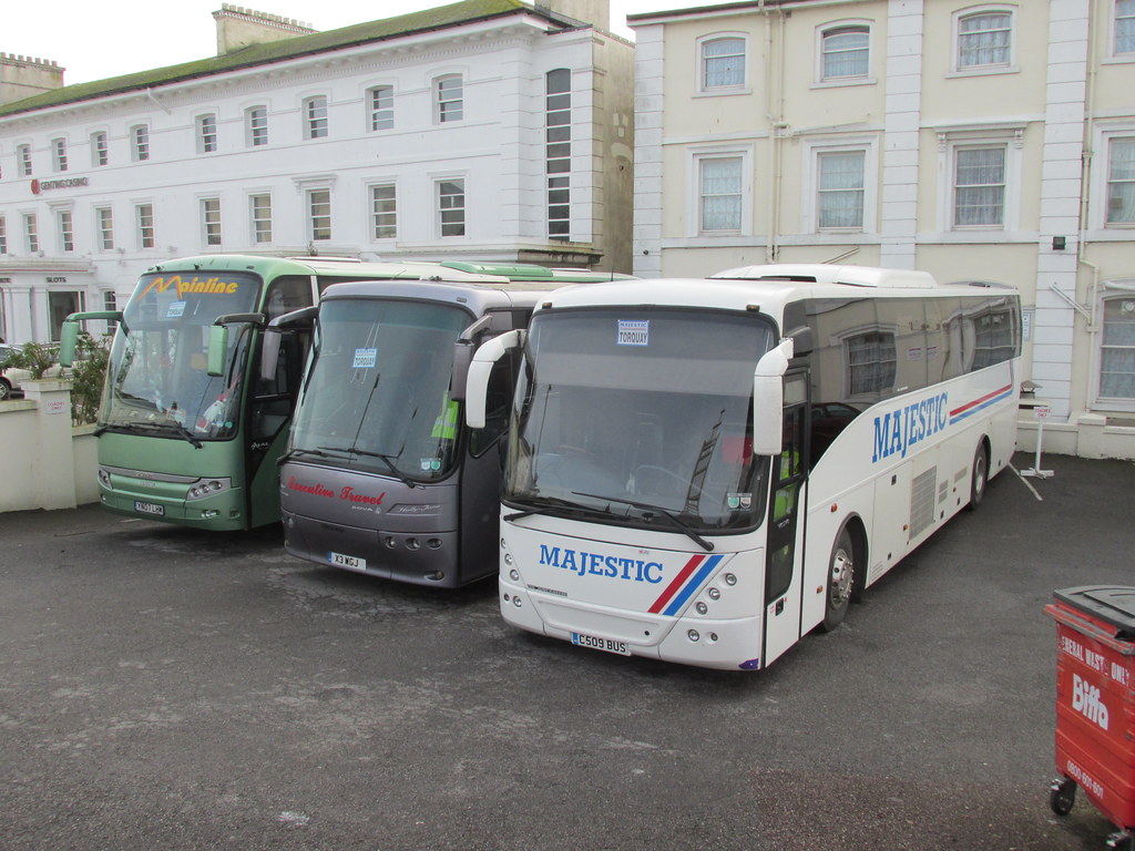 YN07LHM, X3WGJ &amp; C509BUS, Majestic Templestowe Hotel