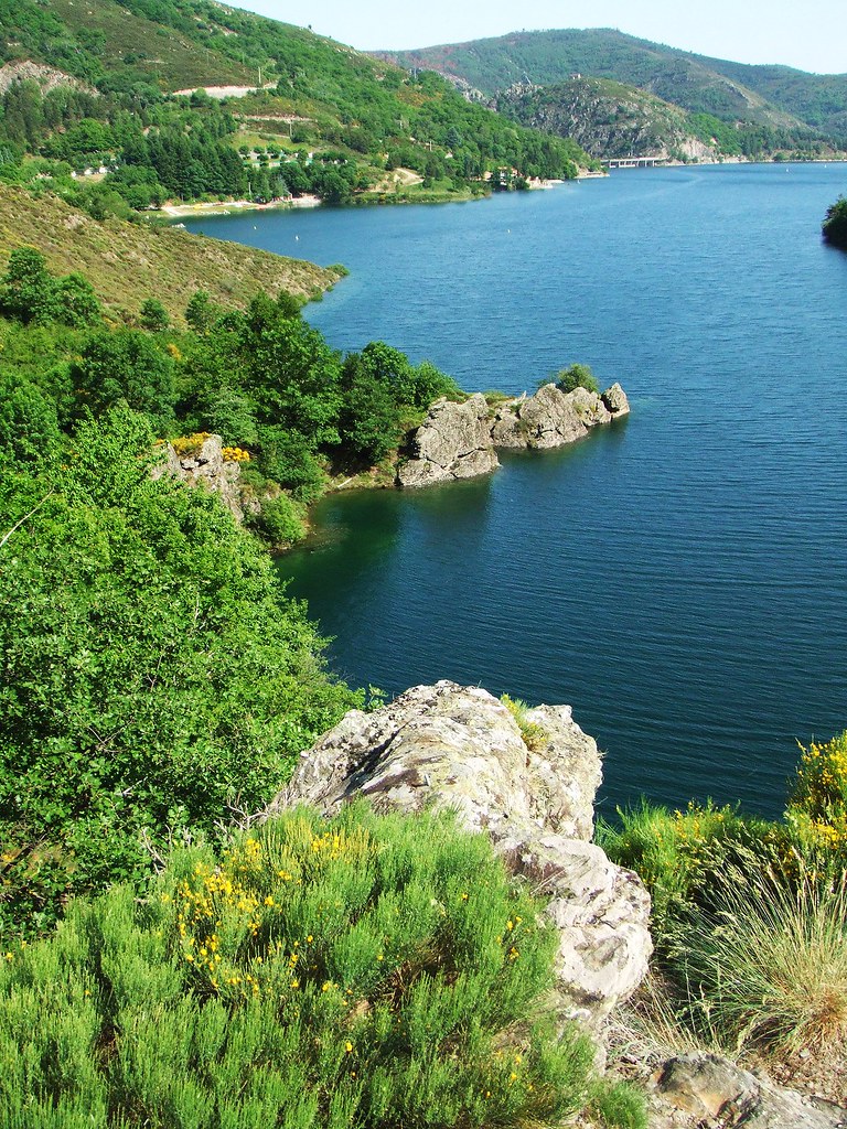 Lac de Villefort © Cévennes Tourisme Modestine L'ânesse des
