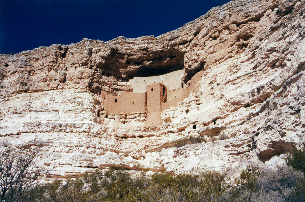 Montezuma Castle Ancestral Pueblo cliff dwelling of 5 stor… Flickr