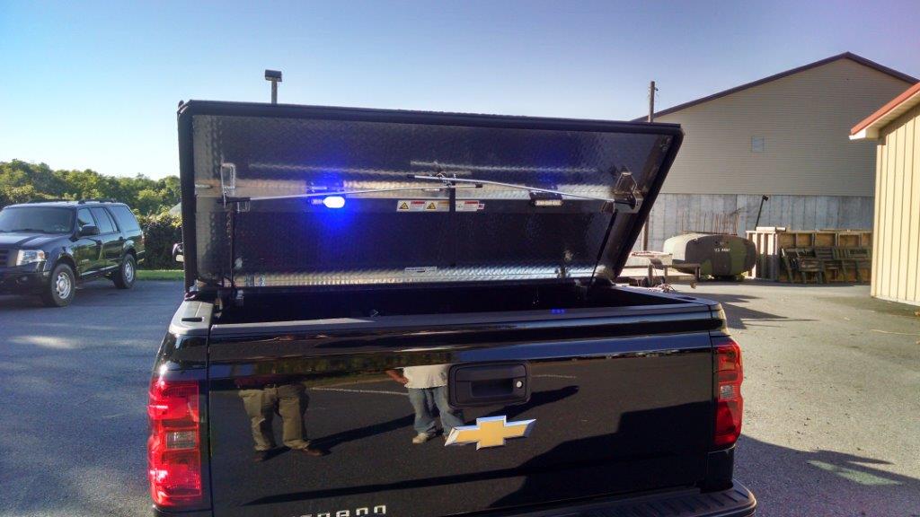 Hard Truck Bed Cover on Chevy Silverado With Light Underne… Flickr