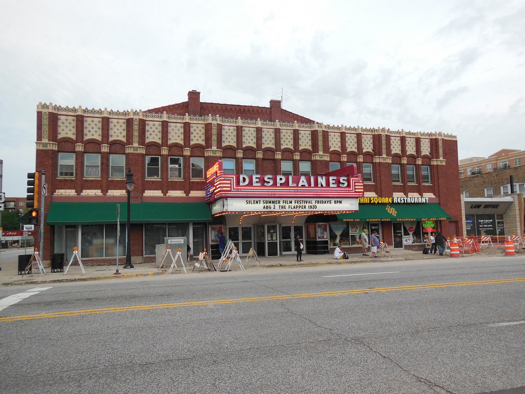 The Des Plaines Theatre. Richard Bartlaga Flickr
