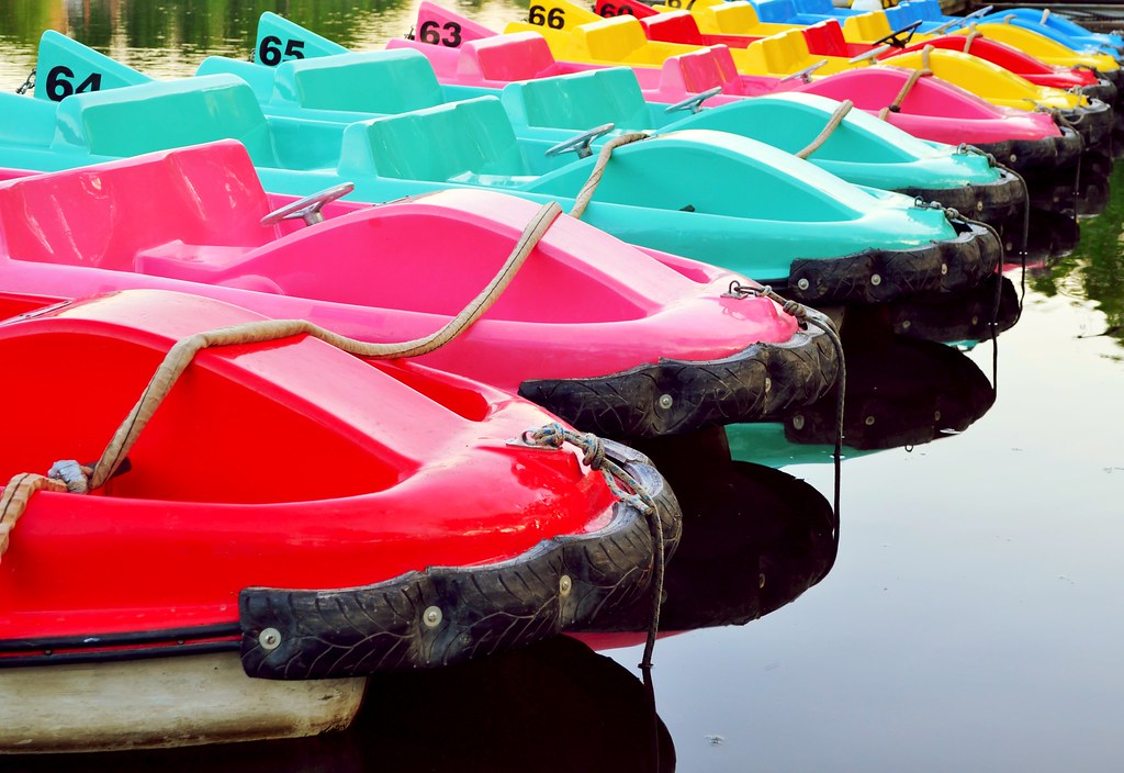 The Glow Boats At a Towns Pace Max Taylor Flickr