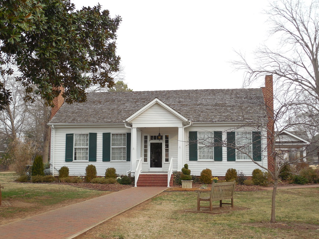 Ivy Green Tuscumbia, Alabama Constructed in 1820. It is th… Flickr
