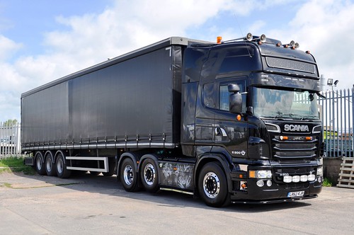 Richardson Transport's black Tiger Scania, LR62 RJR. Flickr