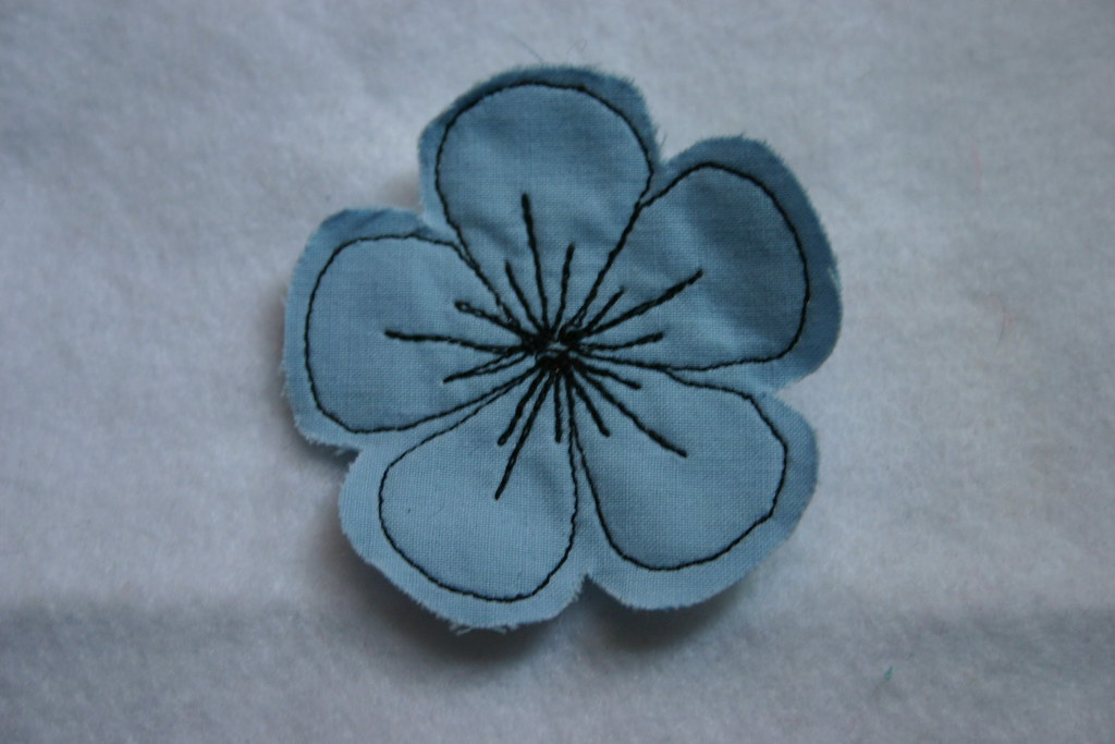 fabric brooch made with bondaweb and machine embroidery a splash of