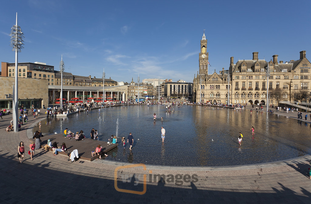 PT12_11569 The completed Bradford City Park water feature,… Flickr