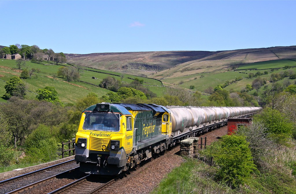 70003 WASH Freightliner’s 70003 approaches Chinley East Ju… Flickr