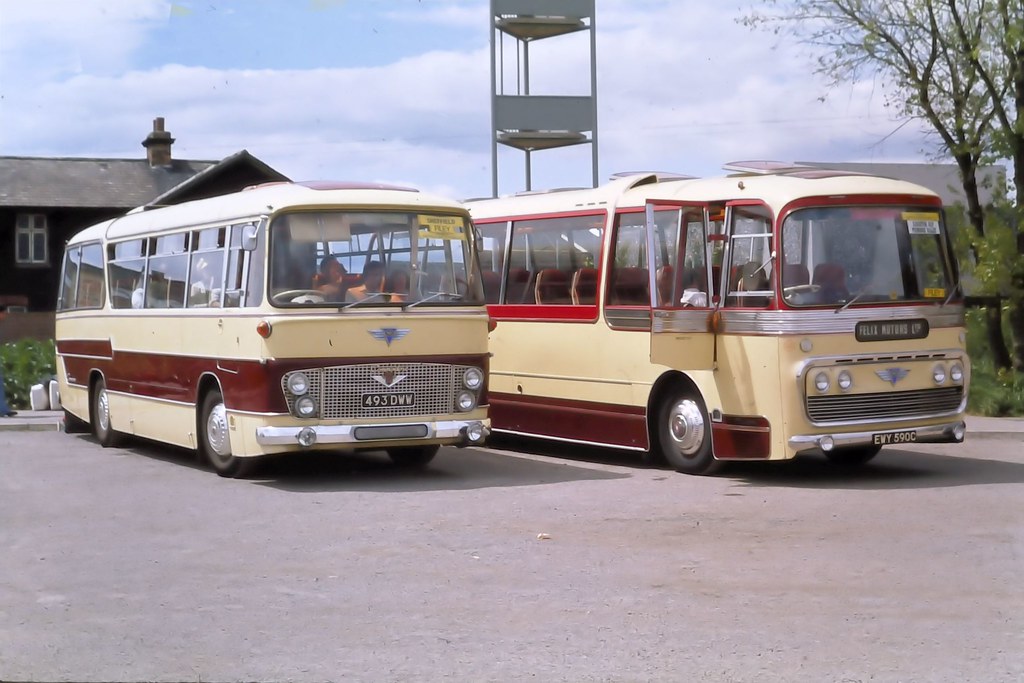 140675 Filey bus station Felix of Hatfield 493DWW and EWY5… Flickr