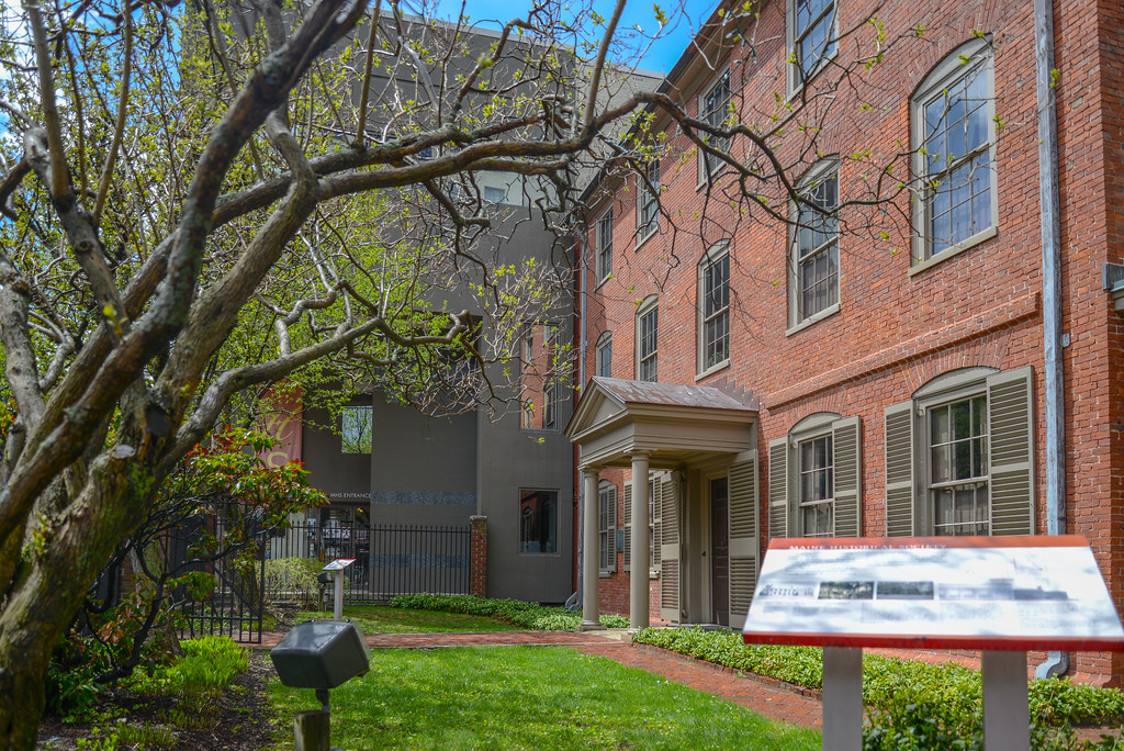 WadsworthLongfellow House Spring has arrived in front of … Flickr