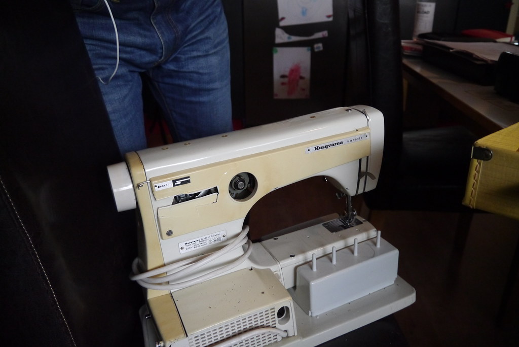20130601A 130 Bought a sewing machine at an auction site… Flickr