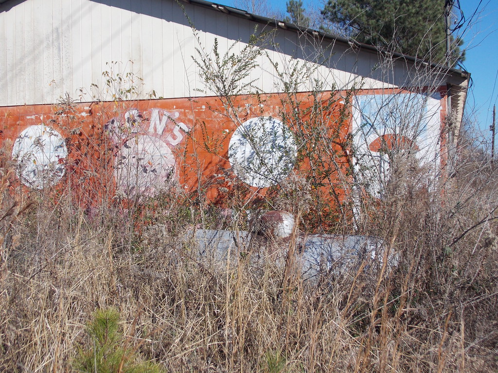 Ron's Garage Old closed garage. Lamar Flickr