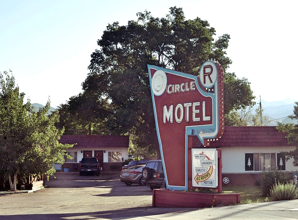 Circle R Motel I had the good fortune to spend the night h… Flickr