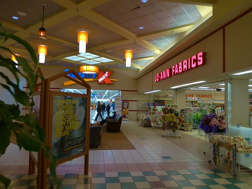 JoAnn Fabrics Mall Entrance This is the JoAnn Fabrics ma… Flickr