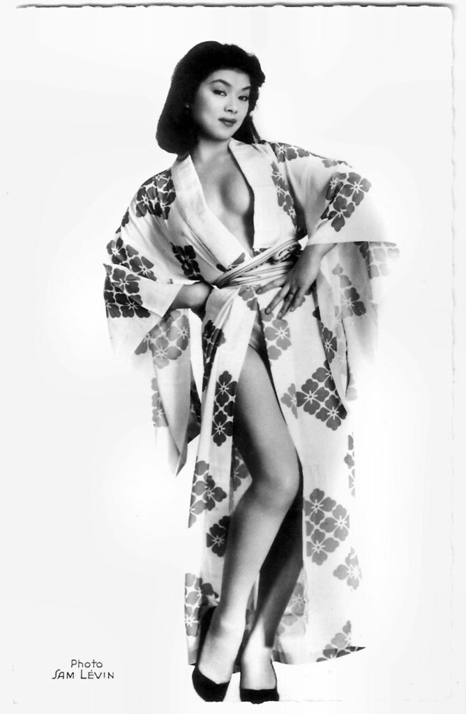 Yoko Tani | French postcard by Editions du Globe (E.D.U.G.),… | Flickr