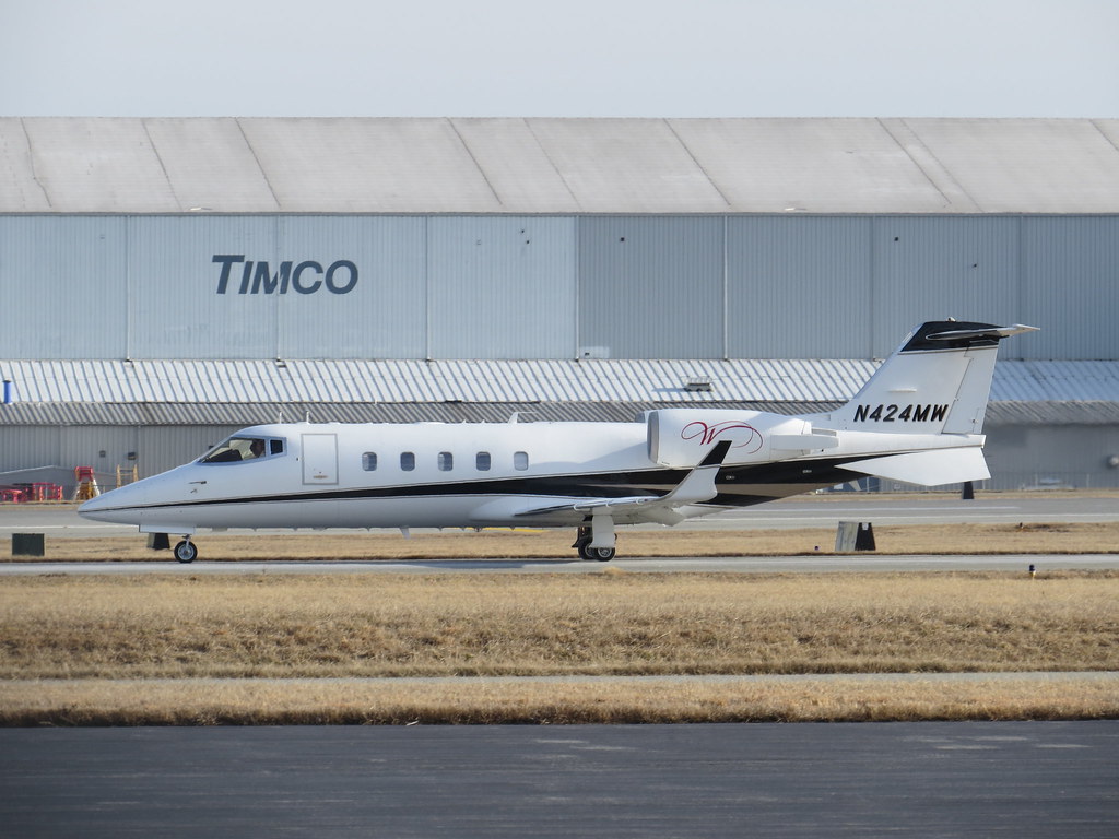 Kennard Warfield Jr.'s Learjet 60 N424MW Viewed from Landm… Flickr