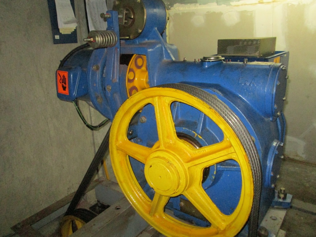 LGOTIS elevator traction machine (front) Front view. Ivan Saryanto