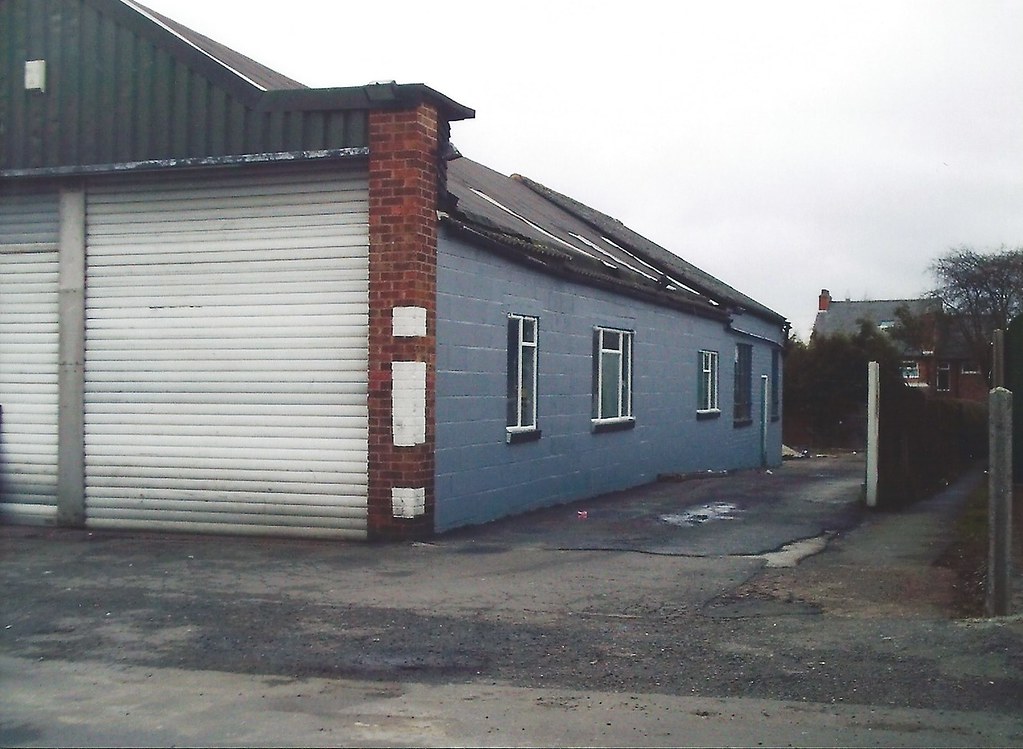 Hylton & Dawson's Garage at Glenfield,Leicester. ALAN SMITH Flickr