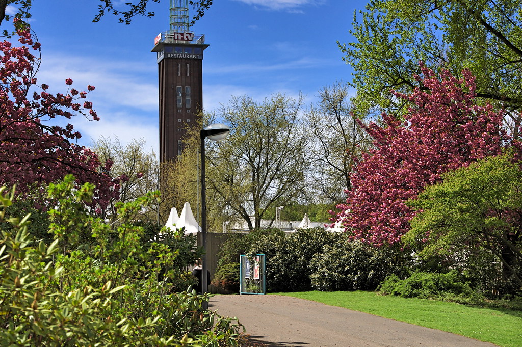 Köln Rheinpark und Turm der Gruppe des Fernsehsenders RT… Flickr