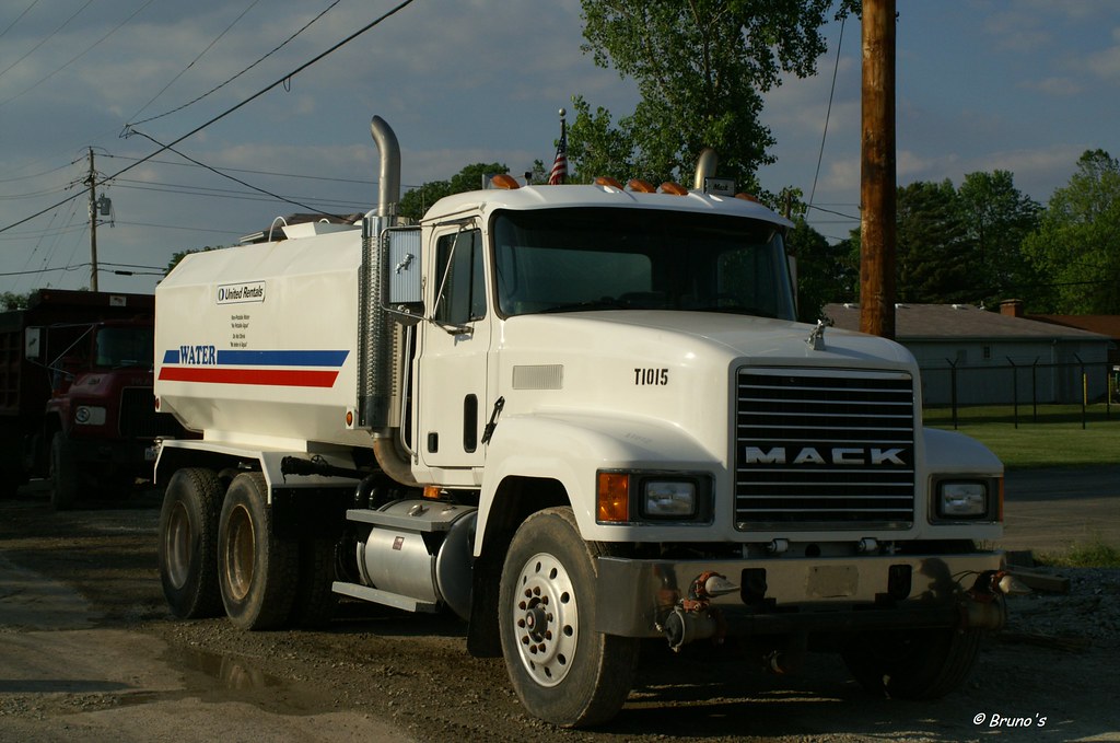Mack CH ''United Rentals T1015'' water truck Bruno Flickr