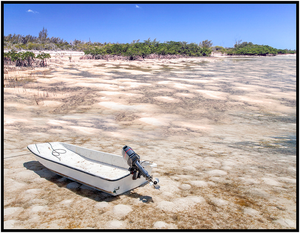LOW TIDE Low tide in a secluded beach in the Atlantic side… Flickr