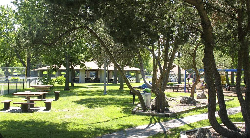 Playground in Thiensville's Village Park This photo is lic… Flickr