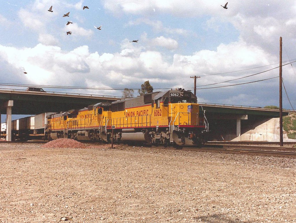 Colton Relatively new SD60 rattles the neighborhood with … Flickr