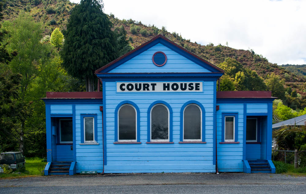 Very Bright and Blue Reefton our early lunch stop on the t… Flickr