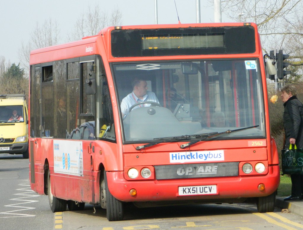 Hinckley Bus (2562) Optare Solo KX51 UCV One of Arriva's… Flickr