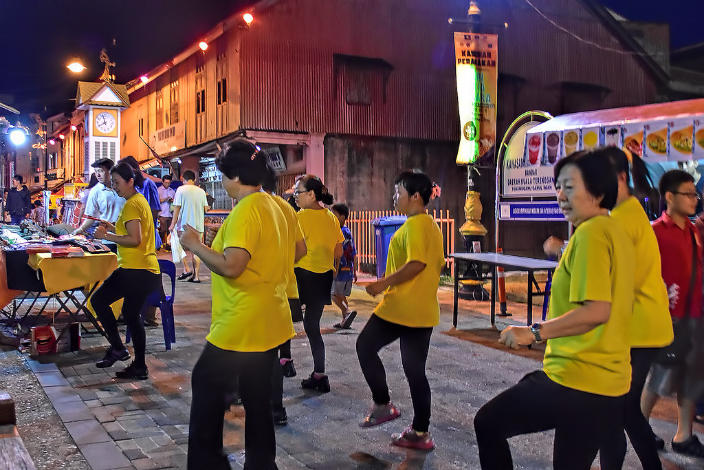 Street Performance Dance performance during the nightly Te… Flickr