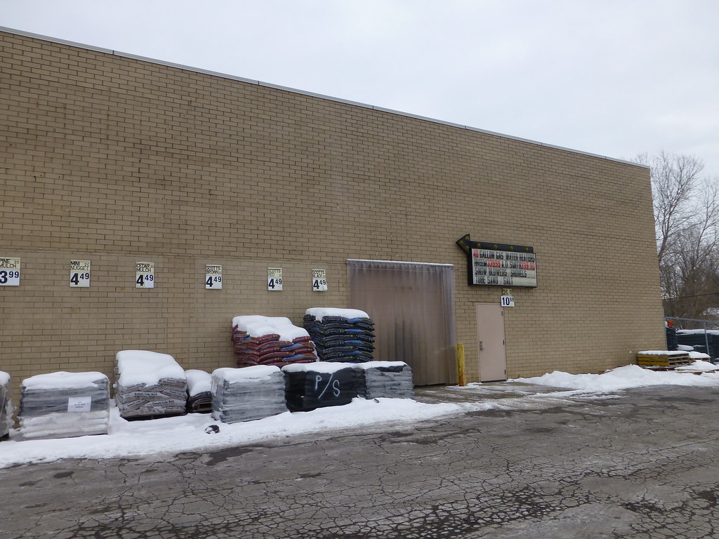 Handyman Supply in Austintown, Ohio Former Mr. Wigg's disc… Flickr