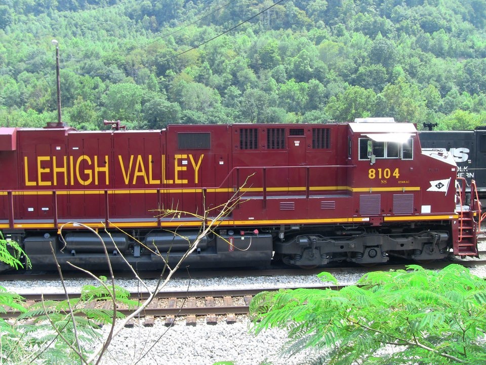 NS 8104 at Williamson, WV Norfolk Southern GE ES44AC 8104… Flickr