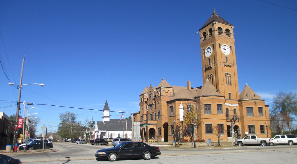 Downtown Tuskegee, Alabama Tuskegee is a beautiful communi… Flickr