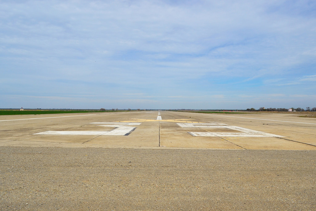 Crows Landing Runway 35 closed a photo on Flickriver