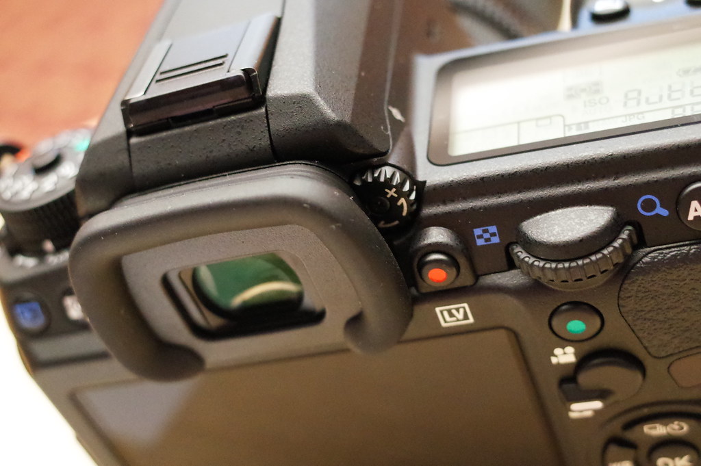 Pentaprism optical viewfinder with 0.95x magnification, 10… Flickr